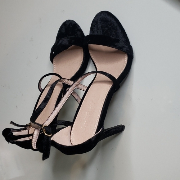 𝅺LOV Mark Open Toe Velvet Criss Cross Strap Heels - Picture 3 of 8